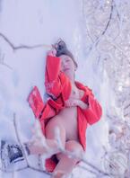 冰雪中的美女2